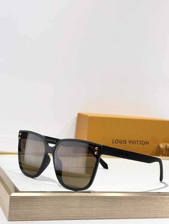 Picture of Louis Vuitton Sunglasses _SKUfw76323976fw